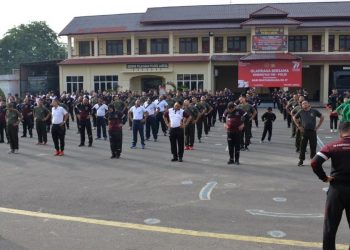 Sambut Hari Bhayangkara Ke 77 Polres Langsa Bersama TNI-Polri Laksanakan Olah Raga Sinergitas