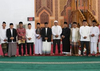 PJ.Walikota Langsa Laksanakan Shlaot Idul Adha 10 DZULHIJJAH 1444H/ 2023 M Bersama Masyarakat Kota Langsa di Masjid Darul Fallah