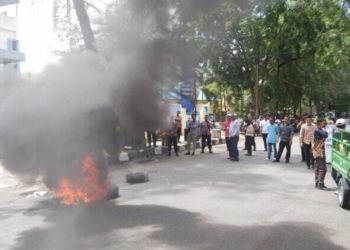 Berbagai Elemen Lakukan Aksi Unjuk Rasa Ke Kantor Bea Cukai Langsa