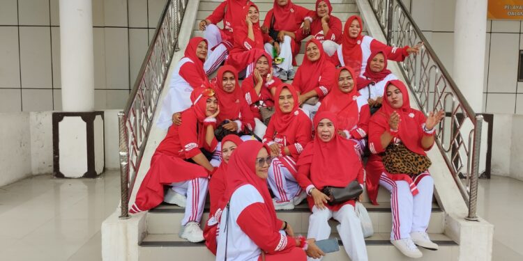 Dalam Rangka Memeriahkan HUT RI Ke-78 2023 Ibu PKK Gampong Jawa Turut Memeriahkan Lomba Senam Bersama