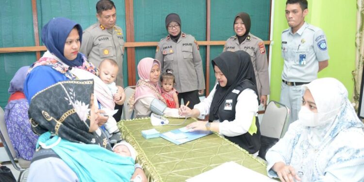 Menyambut Hari Jadi Polwan Ke-75, Polwan Polres Langsa Laksanakan Bakti Kesehatan