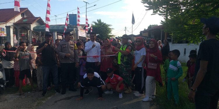 Dalam Rangka Memeriahkan HUT RI ke-78 2023 Gampong Sungai Pauh Tanjong Adakan Gerak Jalan Sehat bersama Ratusan Warga