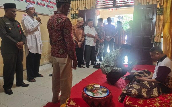 Kapolres Langsa,AKBP Muhammadun Dipeusijuk Di Gampong Matang Seulimeng Dalam Gelaran Jum’at Curhat.