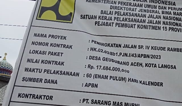 Diduga Proyek Peningkatan Jalan Keude Rambe – Troom Memakai Basecos Mutu Rendah