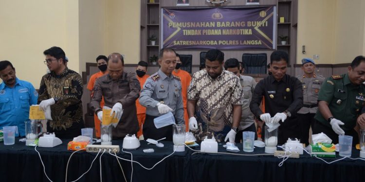 Polres Langsa Musnahkah Sabu Seberat 3.308,75 Gram Dengan Blender