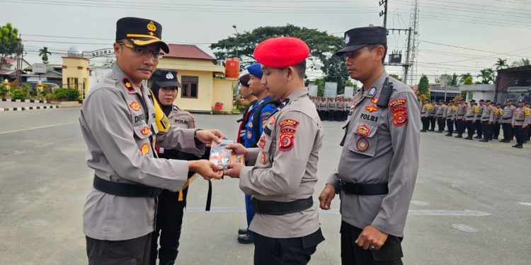 Gelar Apel Kesiapan dan Penyerahan Kaporlap, Polres Langsa Turunkan 386 Personel Pengamanan TPS