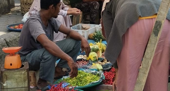 Pedagang Kaki Lima Meminta Kepada Pihak Satpol PP Agar Diberi Kesempatan Untuk Berjualan Di Bulan Suci Ramadhan