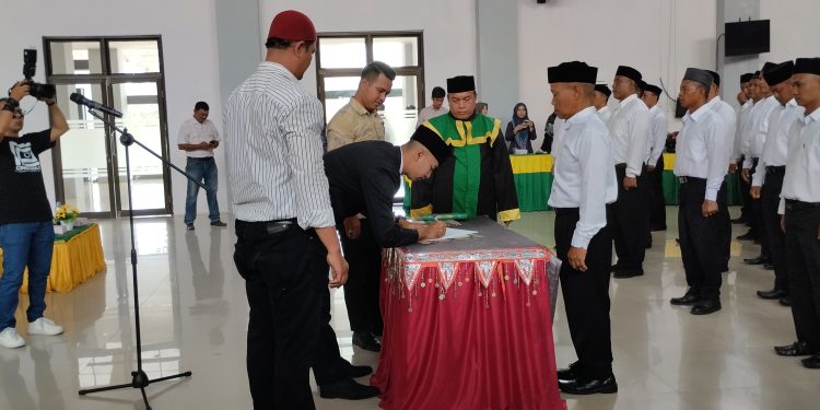 Camat Langsa Lama Lantik Tuha Peut Dari 9 Gampong Dalam Wilayah Kecamatan Langsa Lama