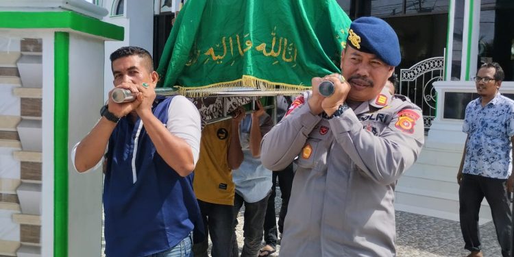Danki Brimob Aramiah AKP Muhammad Rizaldi  Hadir Dalam Acara Pemakaman  Wartawan PERWAL Yang Meninggal Dunia