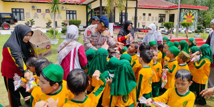 Pelajar Taman Kanak -Kanak (TK). Al Azhar Kunjungi Mako Brimob Kompi 2 Batalyon B Pelopor Aramiyah