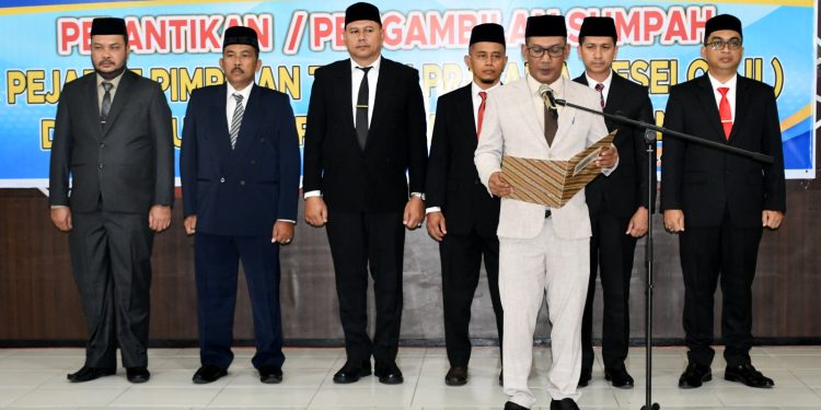 Pj Walikota Langsa Syaridin, S.Pd., M.Pd melantik dan mengambil sumpah 8 pejabat Pratama (eselon II)
