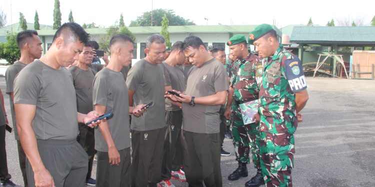 Cegah Judi Online, Kodim 0104/Atim Lakukan Sidak HP Prajurit dan PNS