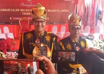 Anto Jakarta Daftar Ke KIP Diiringi Bersama Ratusan Simpatisan Becak Bermotor